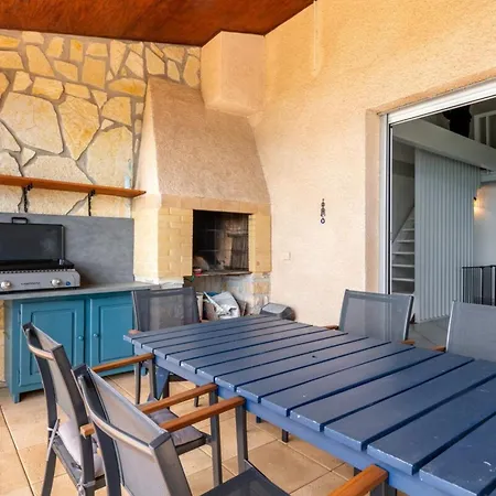 Maison 8 Personnes - *
